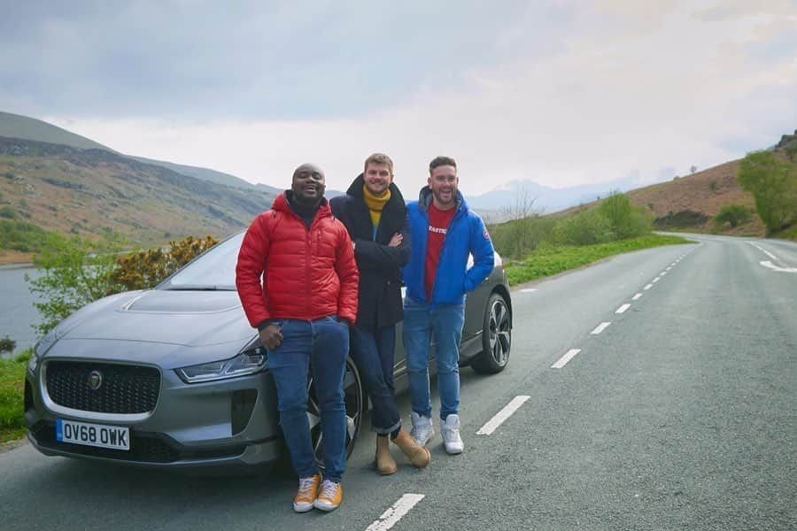 ジム・チャップマンさんのインスタグラム写真 - (ジム・チャップマンInstagram)「AD | Boys Road Trip! 🛣⚡️ I went on an electric adventure with @handluggageonly to put electric cars to the test in rural Wales! If you can charge them there, you can charge them anywhere! @edfenergy #ElectricAdventures 📸 @mrgarethjames」7月23日 3時01分 - jimchapman