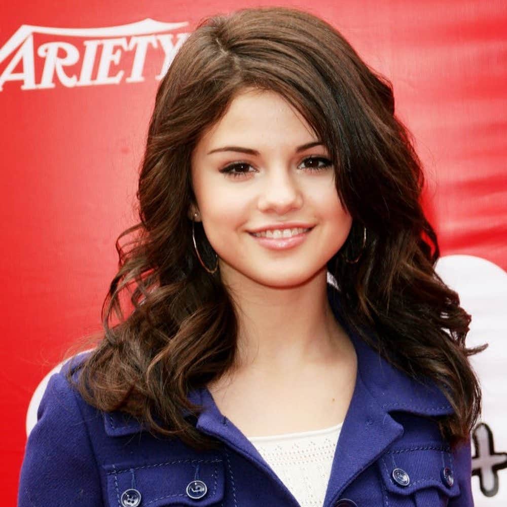 Always With Selenaのインスタグラム：「today is the birthday of my favorite person in the whole world, @selenagomez I love you always 💜💜」