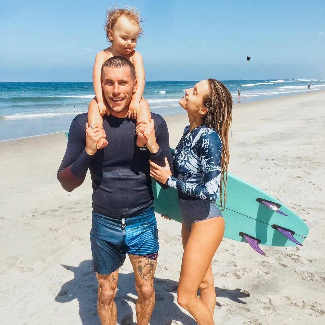 アラナ・ブランチャードさんのインスタグラム写真 - (アラナ・ブランチャードInstagram)「We got dadda back!!! So excited to be back  in Oceanside for the @supergirlpro contest starts in on a few days so if your in the area come say hi☺️」7月23日 3時32分 - alanarblanchard