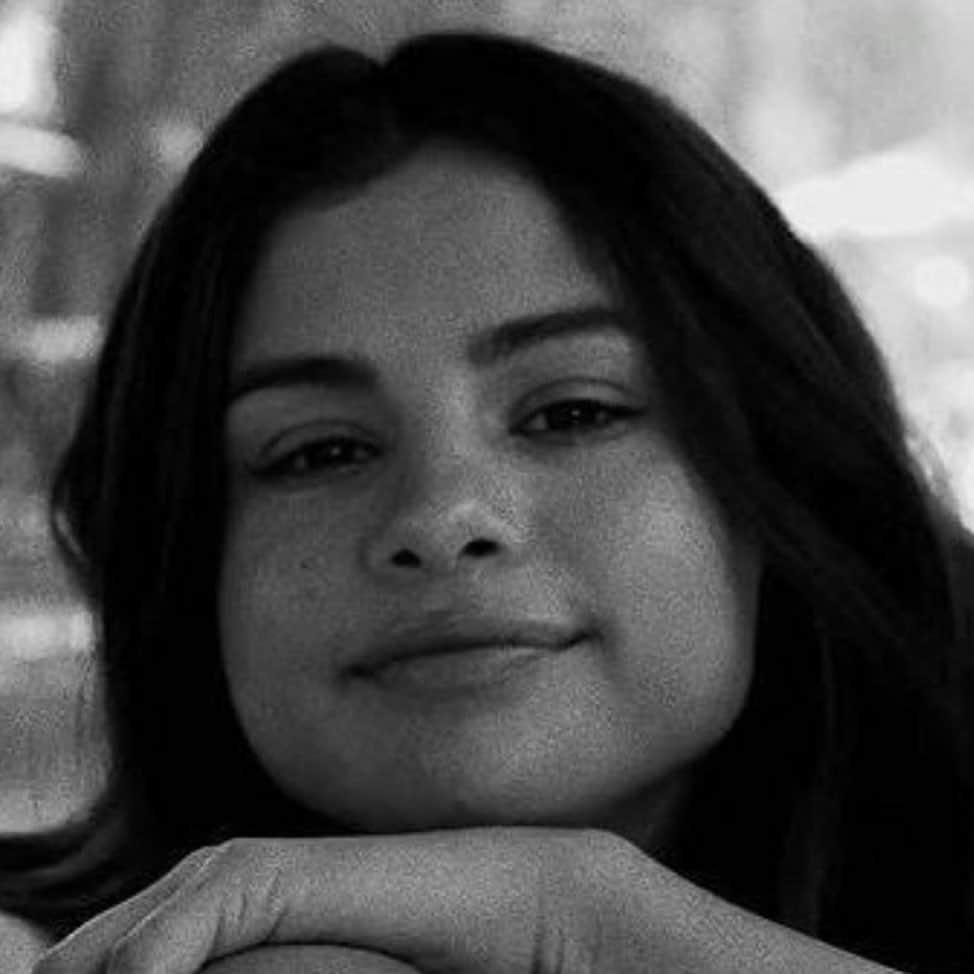 Always With Selenaのインスタグラム：「She’s my favourite person 💙💙」
