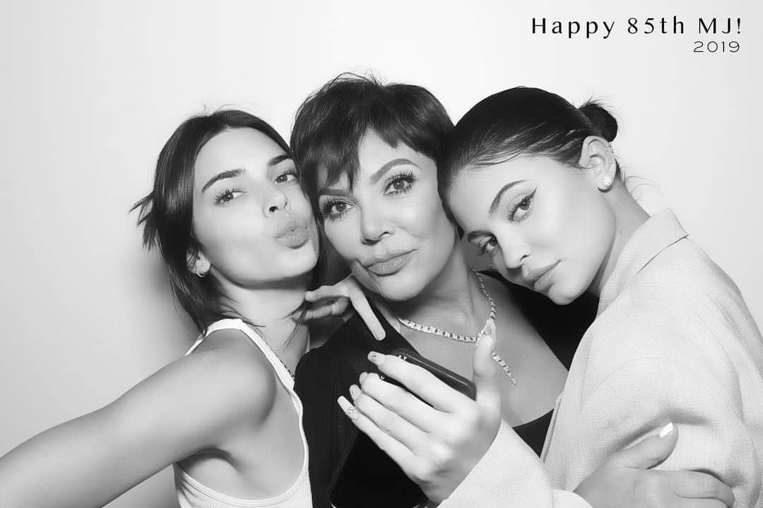 クリス・ジェンナーさんのインスタグラム写真 - (クリス・ジェンナーInstagram)「My squad celebrating MJ’s birthday! #love #family #rideordie ❤️」7月23日 3時34分 - krisjenner