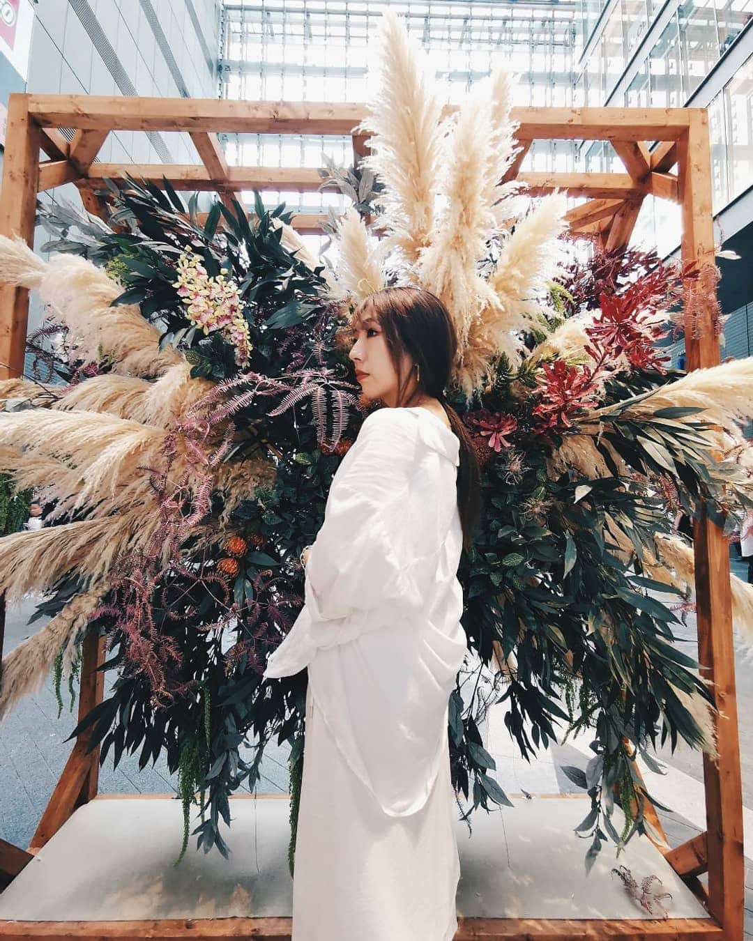 貴愛kwiae Officialのインスタグラム：「夏より秋が恋しいわたしです。 でも、夏の夜の香りはすきだし、お祭りの明かりもすき。 * * * いつも寝落ちして、22:00-02:00のゴールデンタイムに寝てしまい、それから起きてしまう癖を直したい。」