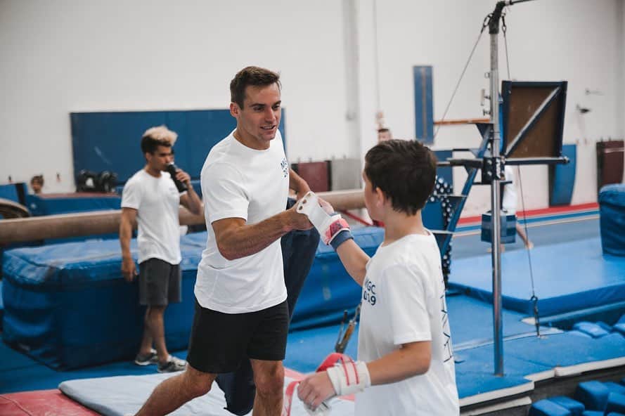 サミュエル・ミクラクのインスタグラム：「It’s official! The Mikulak Clinics has its own Instagram page ➡️ @mikulakclinics ⬅️ Check out the page and make sure to punch your email into our website because we are launching sign ups for the first ever COLORADO Clinic in just a few days!! #MGC #GymnastsFirst #TeamUSA」