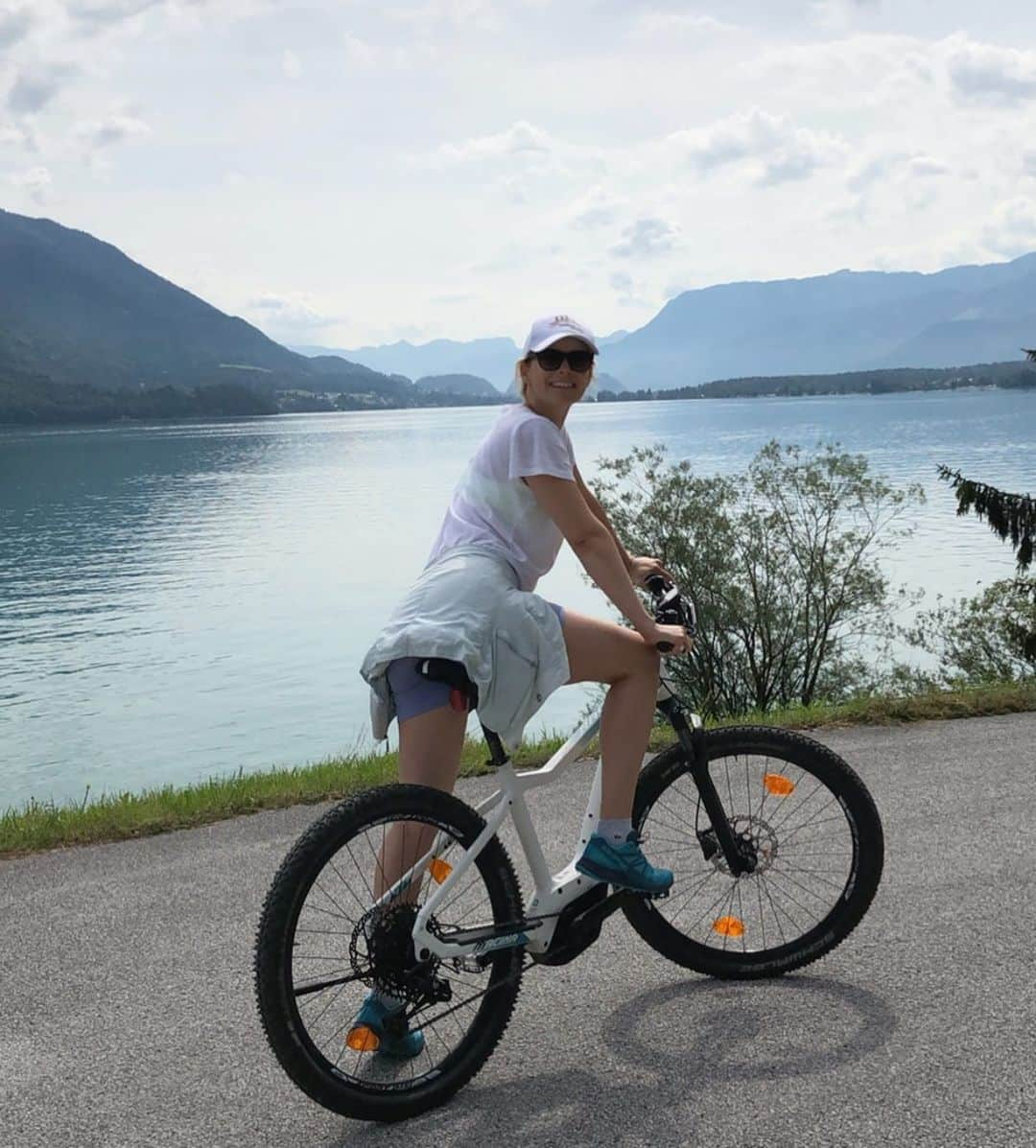 アンドレア・オズヴァルトさんのインスタグラム写真 - (アンドレア・オズヴァルトInstagram)「#happy #biking #austria #workout #falkenstein #stgilgen #ebike #cycling #biciklitúra #50km #workout #nature #challange #outdoor #activelife #happylife #activelifestyle #biketour #beautiful #breathtaking」7月23日 3時44分 - andreaosvart