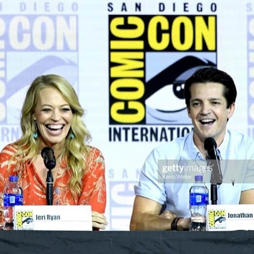 ジェリー・ライアンのインスタグラム：「PURE JOY to get to share this experience with my dear friend @jonathandelarco ! ❤️🖖🏻 @startrekcbs #startrekpicard #theborgarebackbaby」