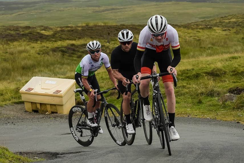 カル・クラッチローさんのインスタグラム写真 - (カル・クラッチローInstagram)「Hard day on the pedals yesterday at a very well organised @iomcyclefest , was great fun ! Well done to @PaulPhillipsTT , all of his crew and everyone that took part」7月23日 3時59分 - calcrutchlow