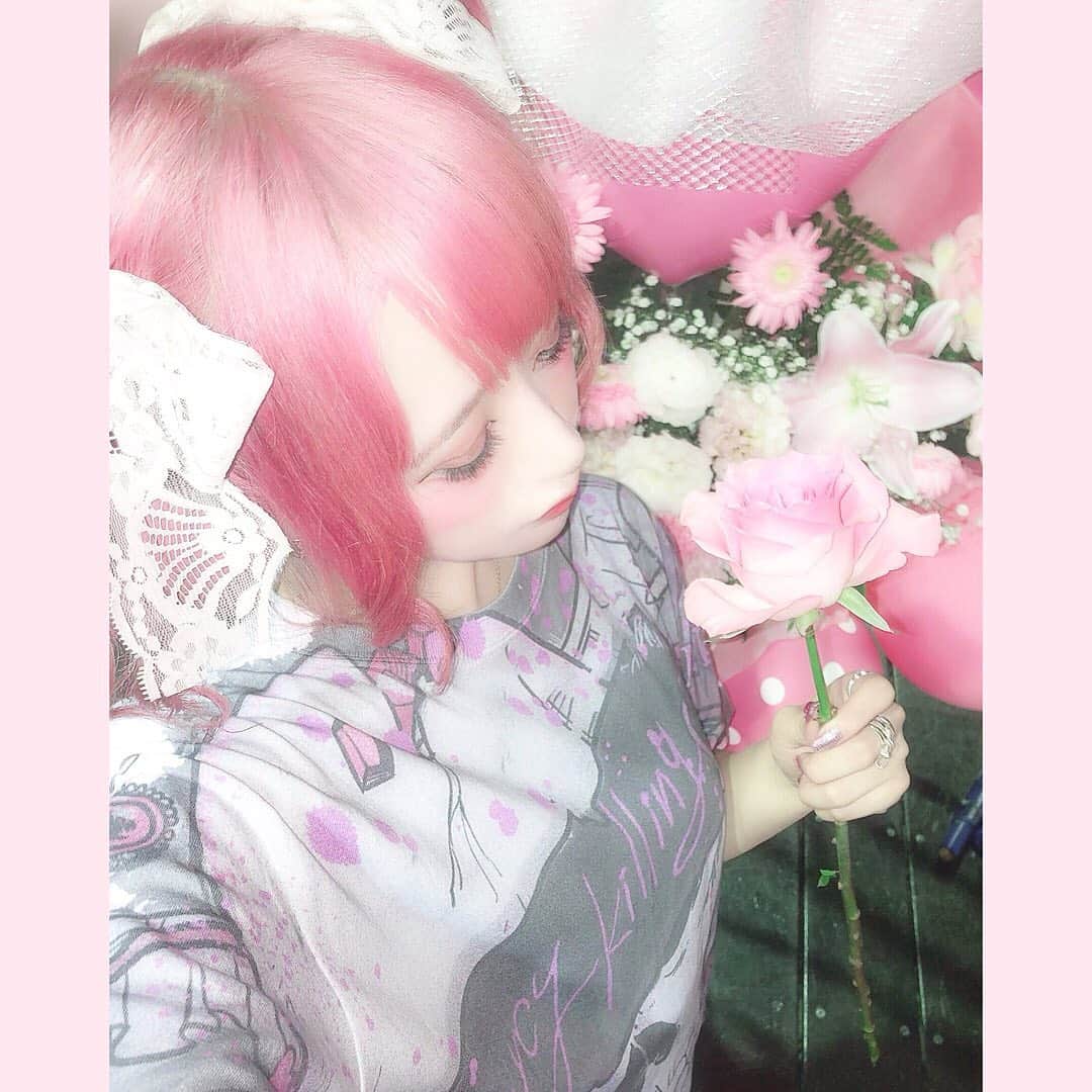 胡桃兎愛のインスタグラム：「❤︎07.21 mercykilling~強すぎた愛は毒になる~❤︎ 初めてのワンマンライブありがとうございました！ ここまで大きなステージに立つ事ができたのはいつも応援してくれるみんなや運営の方々、メンバーや家族など支えてくれる方達が沢山いてくださるからです！本当にありがとうございます！！！ そしてGEEKSの皆様本当にありがとうございました！生バンド演奏めちゃくちゃかっこよかったです！ みんなに幸せを沢山届けたいって思ってたのに私が幸せを沢山沢山もらっちゃいました！！！ これからももっと頑張るので、みんなで一緒に沢山幸せになろうね！！ 本当にありがとうございました！！」