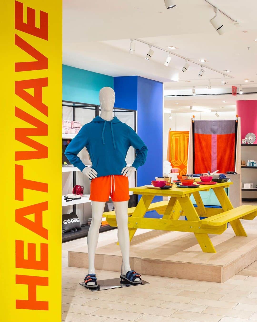 バーニーズ・ニューヨークのインスタグラム：「Design guru @stefanbeckman brought the essence of summer to our Madison Flagship - perfect for beating the current heatwave. Check out the “Heatwave” pop-up for all summer essentials.」