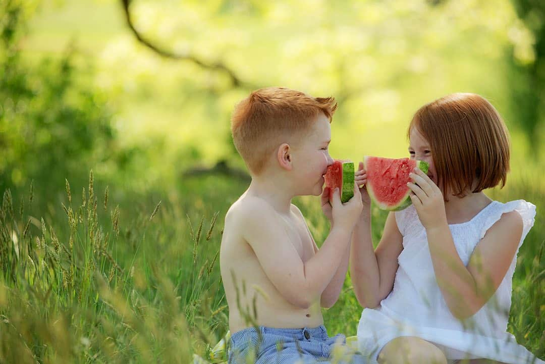 NikonUSAさんのインスタグラム写真 - (NikonUSAInstagram)「This summer, stay cool and create photographic memories with the perfect photo props. One of our favorites? 🍉🍉🍉! Family & children’s photographer @kadiwow shared more tips on must-take photos. Tap the link in our bio to read them! Then, share your #NikonNoFilter photos that best represent what #summer means to you for a chance to be featured on our page! #familyphotography #familyphotos #familyportrait #siblinglove #summer」7月23日 4時07分 - nikonusa