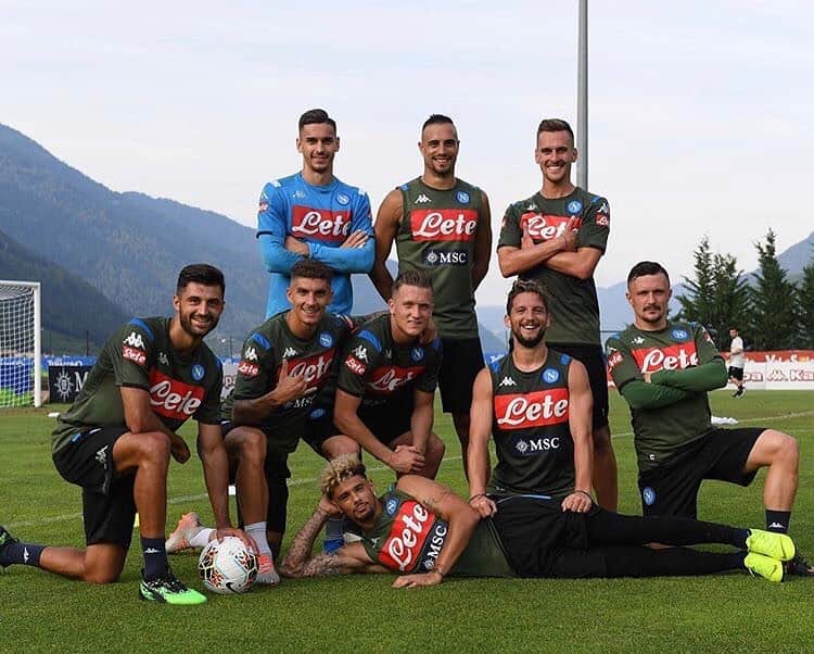 のインスタグラム：「The winners 💪🏼⚽️🥇 #dimaro #ForzaNapoliSempre」