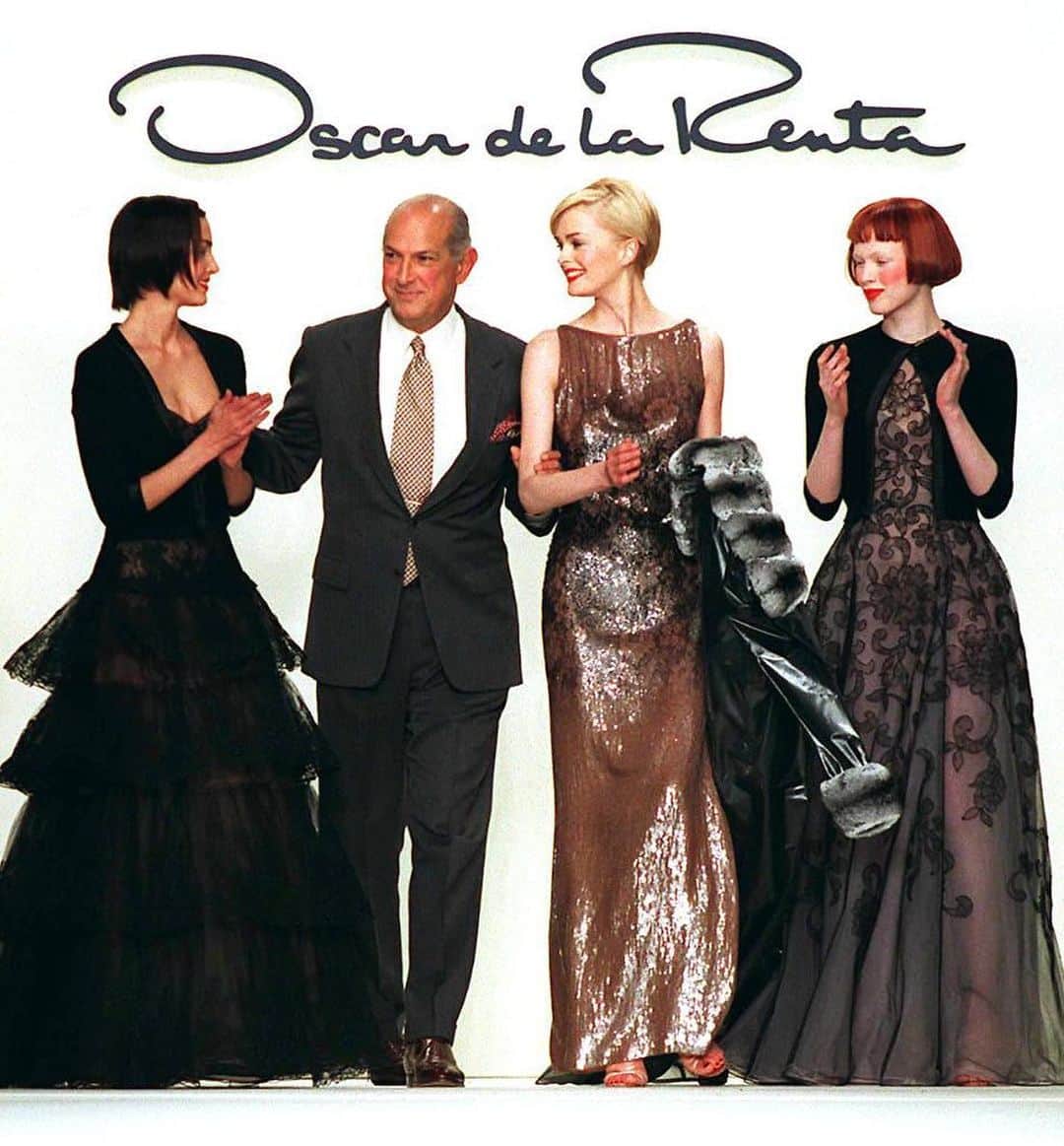 Fashion Weekのインスタグラム：「"Fashion is about dressing according to what’s fashionable. Style is more about being yourself." - Oscar de la Renta. We are celebrating the late designer in honor of his birthday today. 👈See the designer take a bow at the end of the runway for his eponymous brand, @oscardelarenta, throughout the years. Images by @gettyimages」