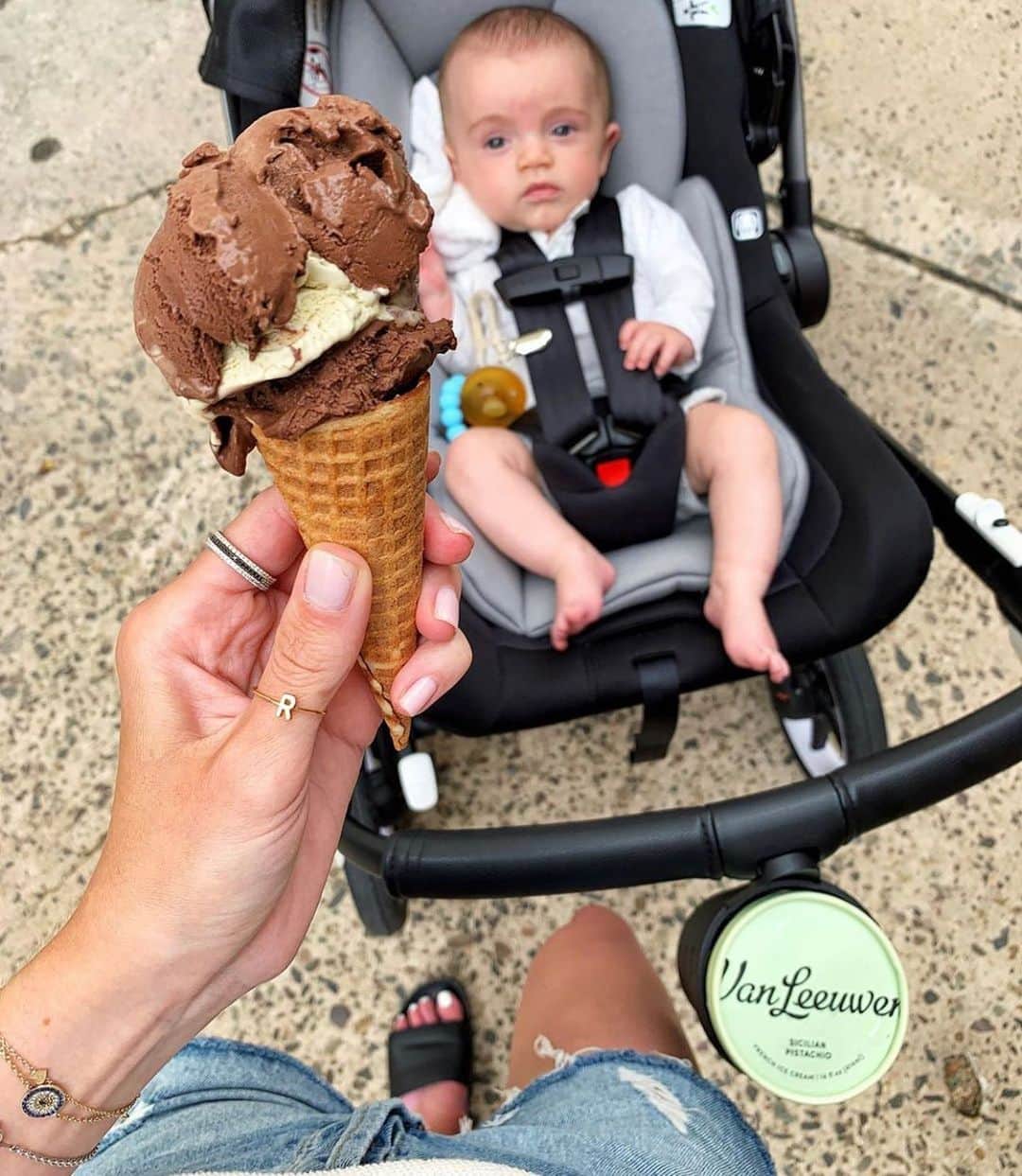 Whole Foods Marketさんのインスタグラム写真 - (Whole Foods MarketInstagram)「@vanleeuwenicecream in the stroller cupholder? 🍨 We like how you roll, @rachlmansfield. Don’t forget: Prime members get 35% off ice cream and frozen novelties through 7/30/19. Stock up! #LocalAtWholeFoods #sponsored」7月23日 4時20分 - wholefoods