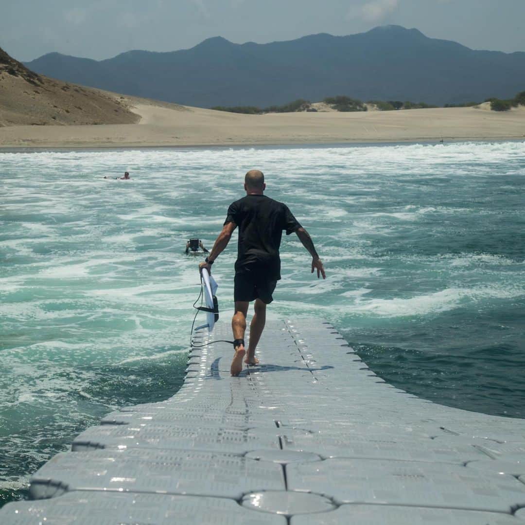 モンスターエナジーさんのインスタグラム写真 - (モンスターエナジーInstagram)「Two tons of ☠️ ☠️ @stab’s experimental vision of #TheDock2 made for one epic session. ⠀⠀⠀⠀⠀⠀⠀⠀⠀ 🔗 in bio for full video. #Surf #Surfing #MonsterEnergy」7月23日 4時35分 - monsterenergy