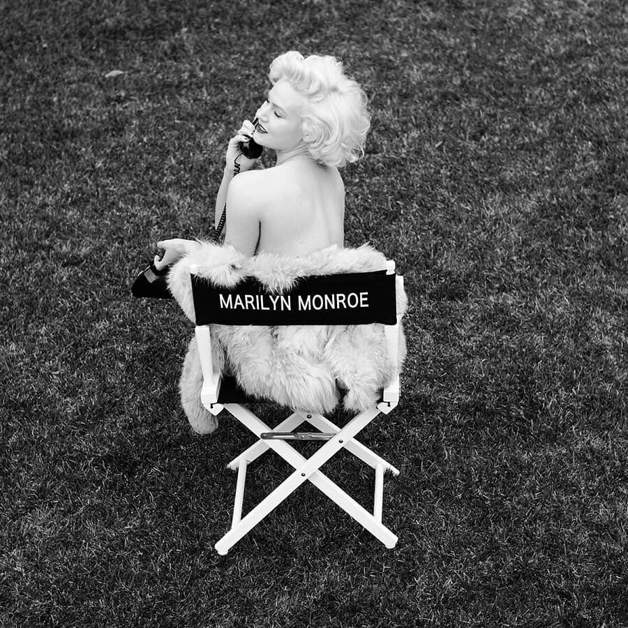 タイラー・シールズのインスタグラム：「There is nothing iconic about boring. I recently shot at Marylin Monroe’s house and it had such an interesting feeling, certain places you shoot have a feeling, I am not saying it was like she was there but what I mean is there was something in the air, same feeling I got when I shot at Hearst Castle there’s a magic to it a presence in the air, that to me is the definition of iconic, when you are such a fascinating person even a place you lives 50 years before still has a presence. I have included 10 different photos of 10 different woman who at times have all done interesting and epic shoots for me. If you could ask Marylyn one question what would it be?」