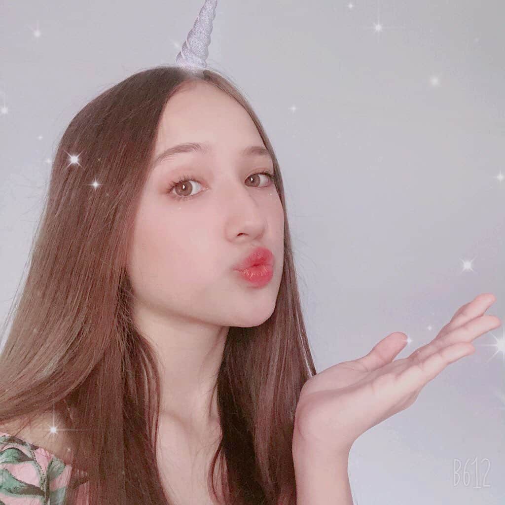 B612のインスタグラム：「In a world full of horses Be a unicorn . . . #B612 #B612selfie #Unicorn #Unicornfilter Credits to @its_lauramoane」