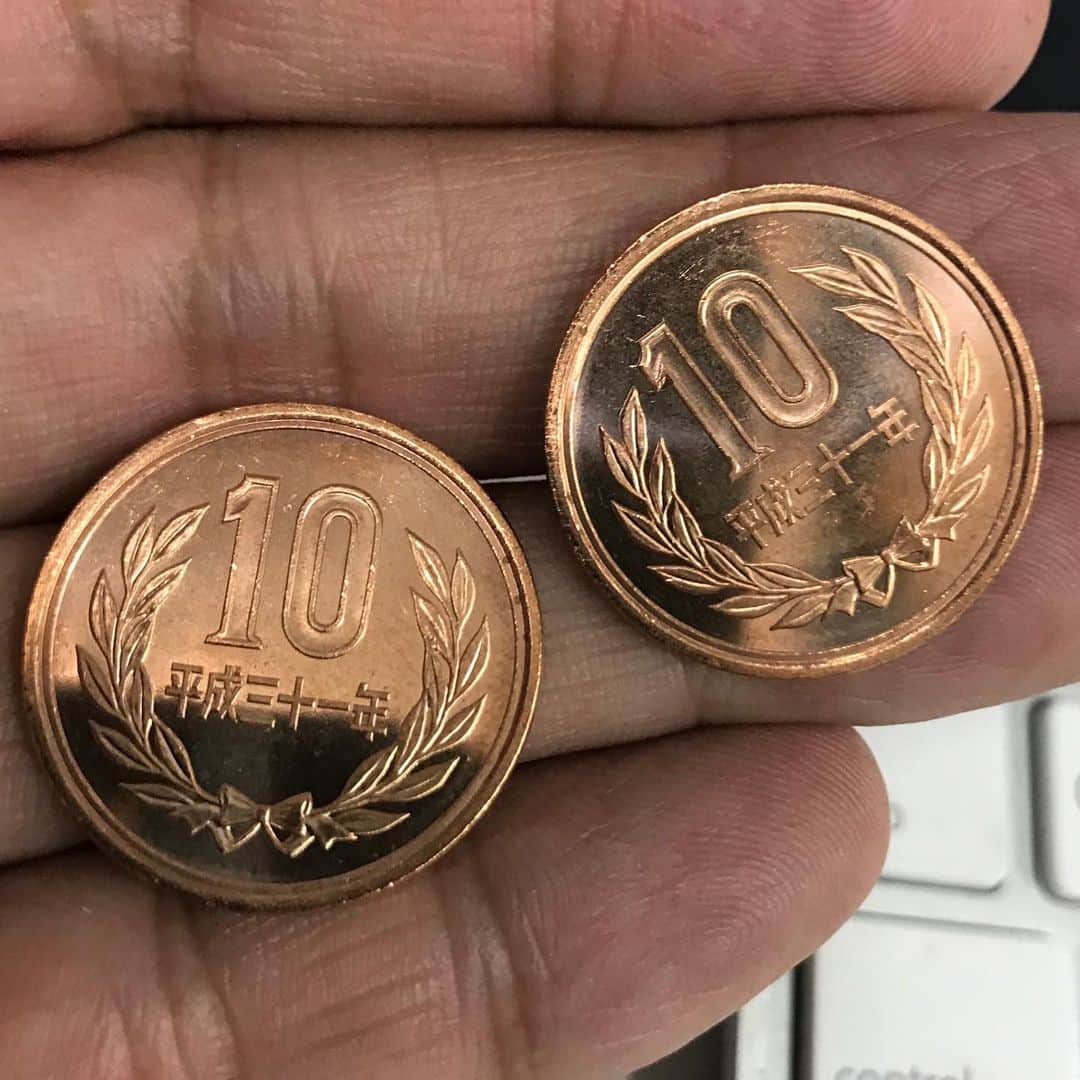 江口寿史のインスタグラム：「あ、平成最後の10円玉だ。  なんだかTwitterもネットも疲れたわ。 見てるだけでほとほと。」