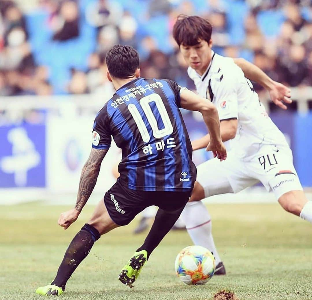 イロアン・ハマドさんのインスタグラム写真 - (イロアン・ハマドInstagram)「Me and the club @incheonutd decided to part ways by mutual consent. It’s been an amazing experience and I’ve learned a lot. Thank you @incheonutd 💙  Now it’s time for a new challenge.. 🙏🏽💪🏽」7月23日 15時43分 - jiloan