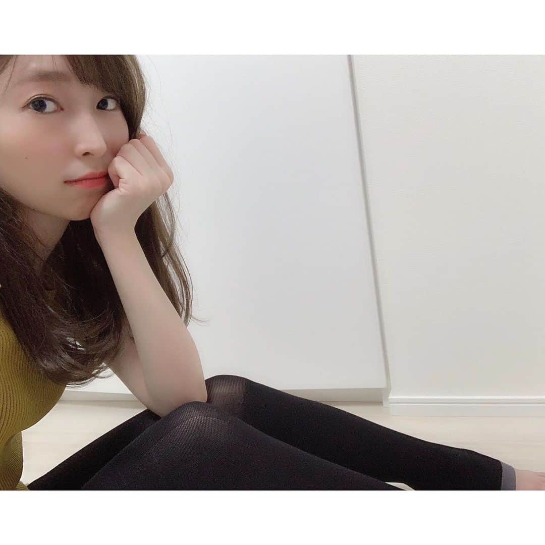 のインスタグラム：「気温も高くなってきて冷房もきいてきたから脚を冷やさないように、浮腫まないようにスパッツ穿いてるよ☺️💓苦しくないから私は家でも穿いてる🥰 #スラりん @surarin.store_official」