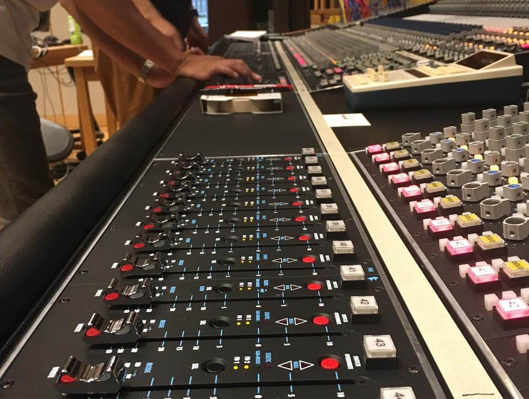 Shinnosukeさんのインスタグラム写真 - (ShinnosukeInstagram)「さ、今日も一日レコーディングじゃ！  #studio #recording #musician」7月23日 14時34分 - shinscapade