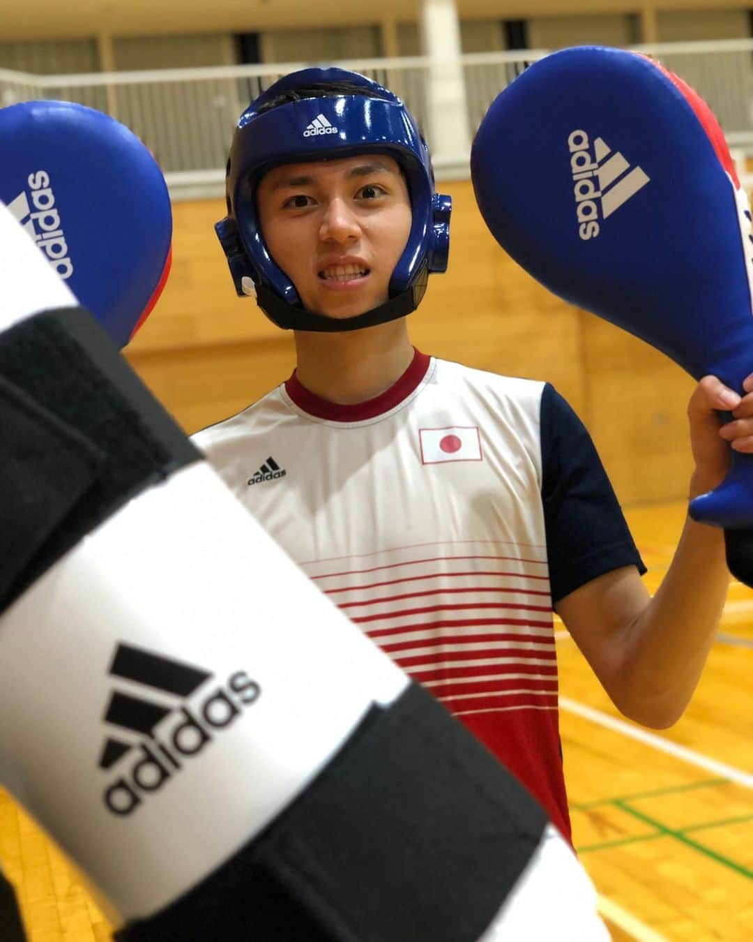 鈴木セルヒオのインスタグラム：「ありがたく、大事に使わせていただきます。 ありがとうございます！！ #adidas#アディダステコンドー #adidascombatsports」