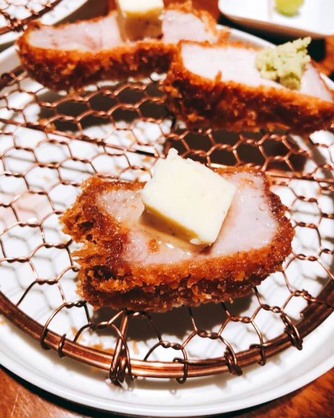 "TERIYAKI" テリヤキ編集部さんのインスタグラム写真 - ("TERIYAKI" テリヤキ編集部Instagram)「🏠店舗名: 銀座かつかみ⠀ ⠀⠀ 🗾場所: 銀座,東京⠀⠀ 🍽値段:¥8,000〜⠀ 📣テリヤキストのコメント: ⠀ すごいとんかつ屋さんが！⠀⠀⠀ ________________________________⠀  テリヤキ編集部公式アカウントでは、本当に美味しいお店をご紹介しております。アプリの方もチェックお願い致します！😊 ・ 『 #テリヤキ掲載店』をつけて投稿いただいた中から素敵なお写真をご紹介いたします！ぜひ投稿してみてくださいね！⠀ ________________________________⠀ #テリヤキ掲載店#とんかつ#豚#肉部#肉好きな人と繋がりたい #銀座#銀座銀座かつかみ#銀座グルメ#写真好きな人と繋がりたい #グルメ好きな人と繋がりたい #美味しいもの好きな人と繋がりたい #いいね返し#ファインダー越しの世界 #美味しいお店#food#foodstagram #foodporn #delicious#グルメ部 #グルメ好きな人と繋がりたい #たべすたぐらむ #グルメ巡り」7月23日 15時01分 - teriyaki_jp