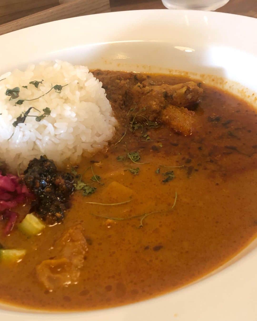 田中幸恵さんのインスタグラム写真 - (田中幸恵Instagram)「____ . soup cafe MONで @spiceup_world  コラボのカレーが今日から3日間やってるので張り切って食べに🤤 . . 今日は ☑︎ココナッツチキンカレー ☑︎パイナップルのキーマカレー . ちょうど良い辛さが美味しくて、例のごとく一瞬で完食🐷 . 明後日の山椒のキーマカレーも食べたい🤤🤤 . @kryoko0322  今日もツヤっとしてカッコよかった♡ . 帰りに韮だれもしっかり購入🙋‍♀️ . お素麺にも合うらしい🤤🤤 たのしみ♡ . @hiron953  と @blanciris_official  のリング被り😊 . , #blanciris #soupcafemon」7月23日 15時06分 - yukie__tanaka