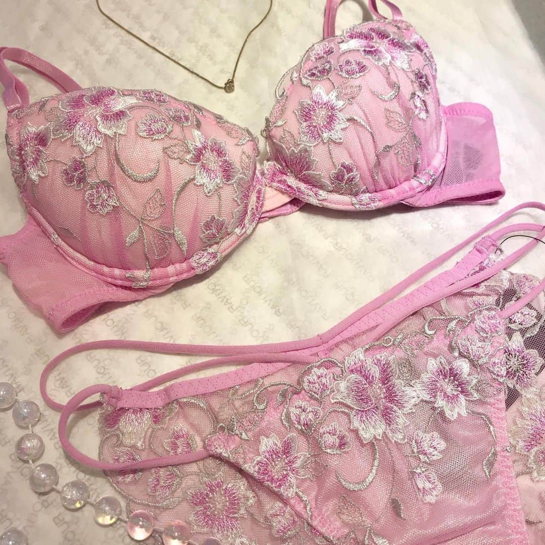 Ravijour札幌4丁目プラザ店のインスタグラム：「#ONSALE . 秋の新作🧡 レディフルール💓 . blog更新したので、お色違いなど詳しくはそちらをチェックして下さい☺️ .  #RAVIJOUR #ravijourstaff  #ravijoursapporo  #ravijourofficial  #ラヴィジュール #札幌 #ランジェリー #4プラ」