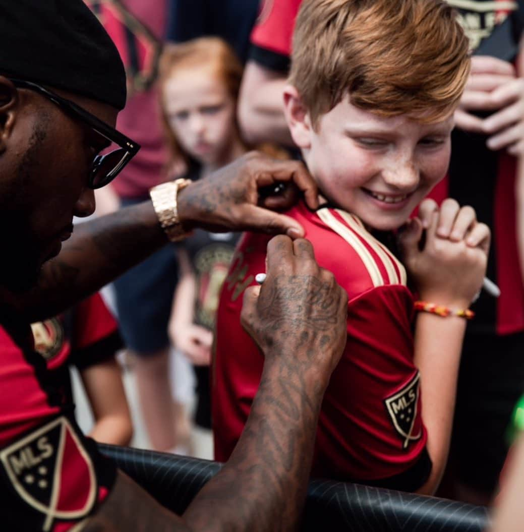 ヤング・ジージーさんのインスタグラム写真 - (ヤング・ジージーInstagram)「Hustle for Glory ‼️ Thank you @atlutd ⛄️⚽️ #TM104」7月23日 6時42分 - jeezy