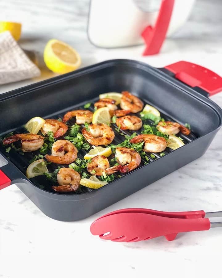 UchiCookのインスタグラム：「Ethnic cooking is a style of cooking and eating that is different from your usual cuisine. You can try Ethnic Style Steam-Grilled Shrimp right at your own home with this delicious recipe! 🍤😋 ​​ ​​1. Shell shrimp, leaving tails on. ​​2. Mix lemon juice, red chili pepper, nam-pla, soy sauce and sugar in a small bowl. ​​3. Heat the grill for 3 minutes over medium heat. ​​4. Place the shrimp on the grill and cook for 3 minutes, covered. ​​5. Spread the mix and cook for 2 minutes, covered. ​​6.  Serve with some coriander.  Get the Steam + Grill www.uchicook.com ♨ -- #uchicook #steamgrill #stainlesssteel #kitchenware #kitchenutensils #cookware #easyrecipes #homechef #ethnicrecipes #shrimp」