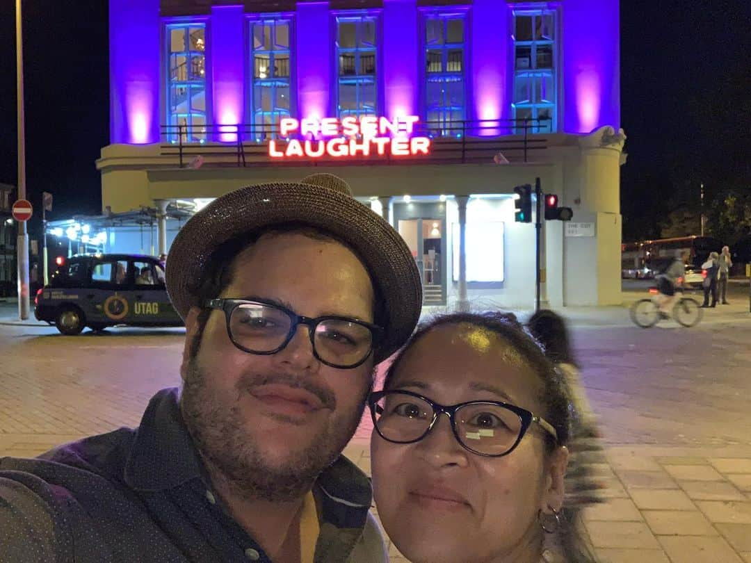 ジョシュ・ギャッドさんのインスタグラム写真 - (ジョシュ・ギャッドInstagram)「Not sure what magic is happening right now in London, but each and every single show that I’ve seen has been breathtaking this season. Tonight’s performance of #presentlaughter at the @oldvictheatre was astonishing particularly for its remarkable leading performance by #andrewscott」7月23日 7時24分 - joshgad