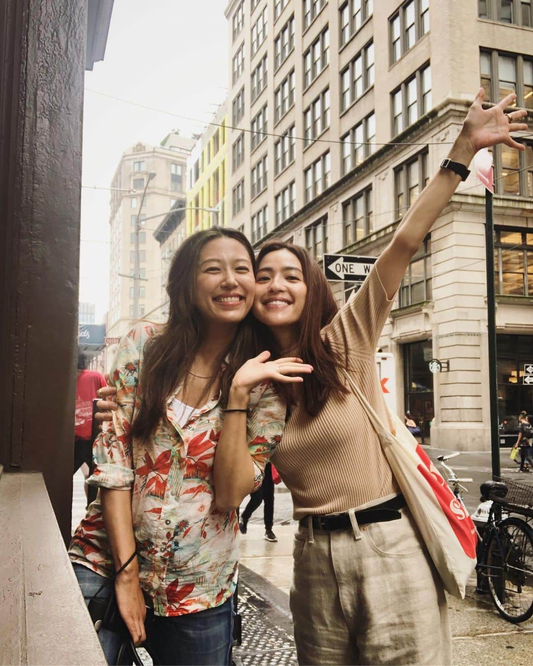 中村アンさんのインスタグラム写真 - (中村アンInstagram)「夏休み🗽🇺🇸 NYへ行ってきました。恒例⁈の朝食9時半集合‼︎ 元気ハツラツなまいちゃんからパワーをもらいました。会えて良かった♥️ #NYC」7月23日 7時27分 - cocoannne