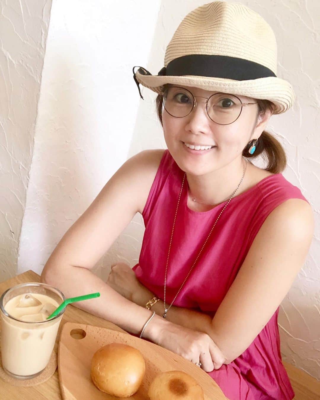 のインスタグラム：「最近オープンした @go_bring_slider へ✨ ミニバーガーが美味しくて可愛い♥️ また、来よーーっと💕  ワンピース👗 @gu_global  #カフェ #カフェ巡り #cafe #ハンバーガー #目黒 #instafood #食べ歩き #ワンピース #gu #すっぴん #メガネ女子 #ぼうし」