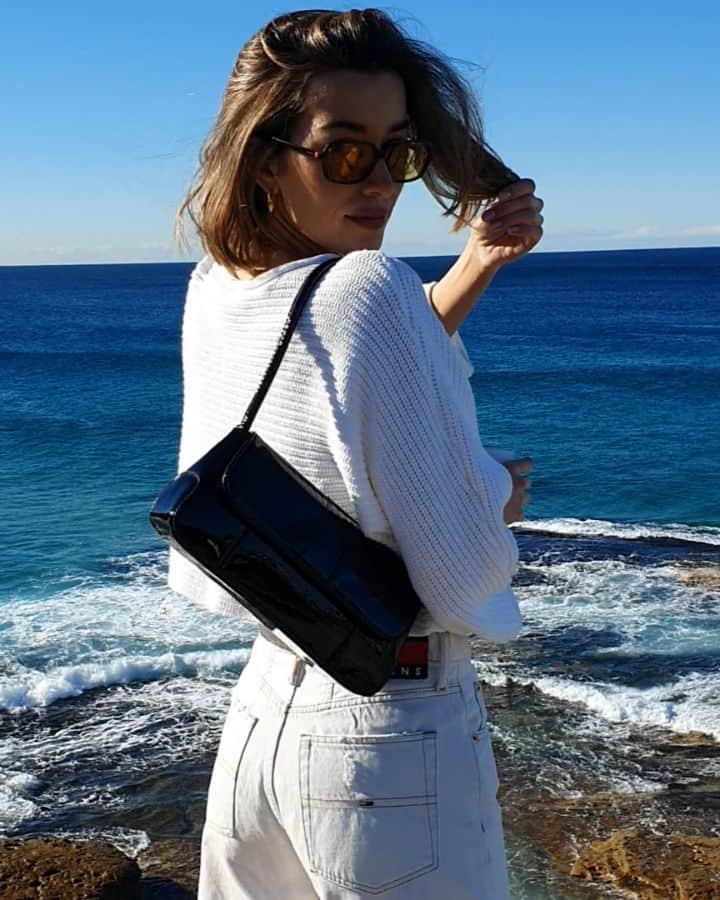 カルメン・ハミルトンのインスタグラム：「Today's surf report: zero foot with a chance of @tommyhilfiger」