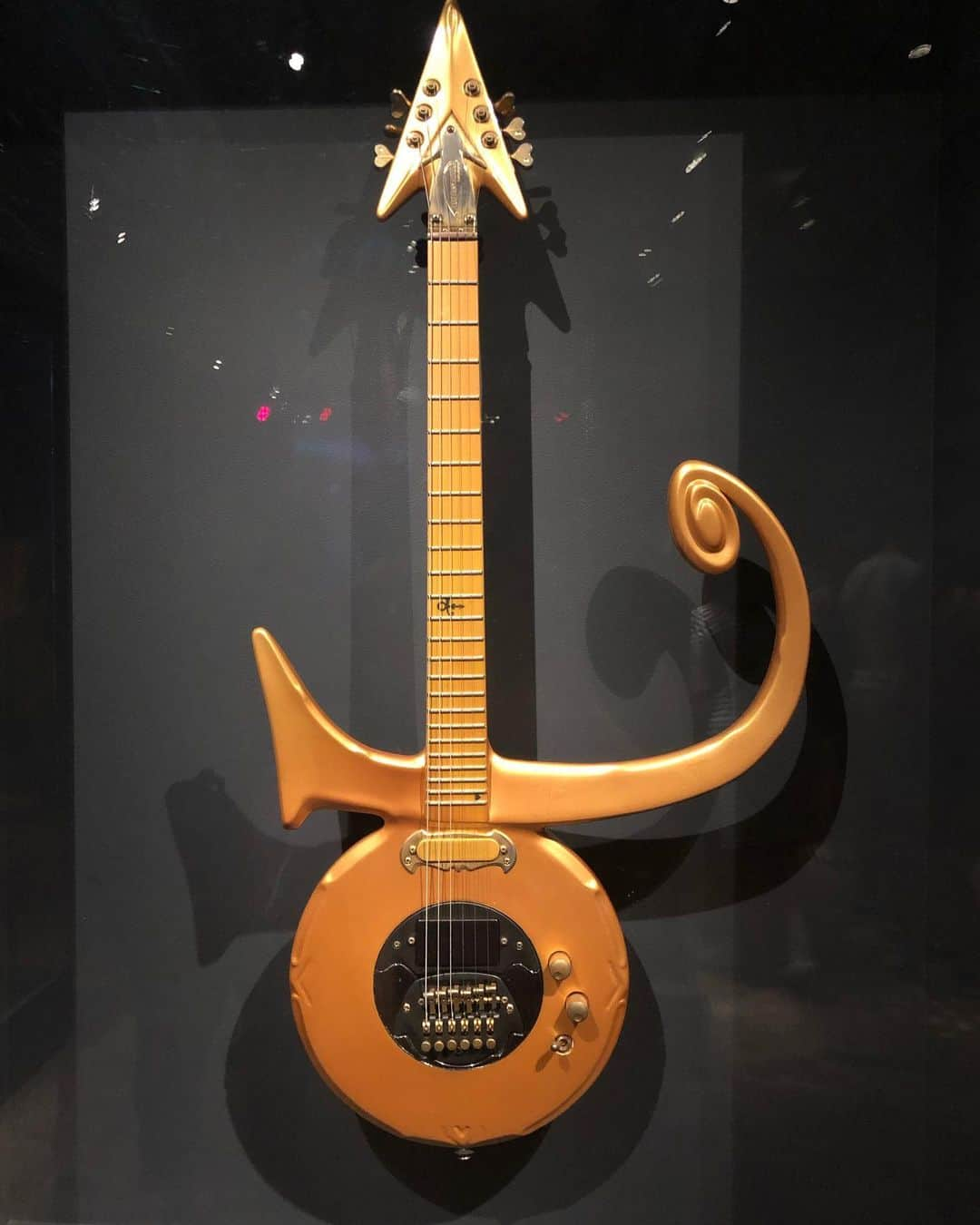 早見優さんのインスタグラム写真 - (早見優Instagram)「Such a great exhibition at THE MET in NY.  #playitloud #rockstarswhochangedmusic #themet #keithrichards  #prince  #artistformallyknownasprince」7月23日 8時46分 - yuyuhayami