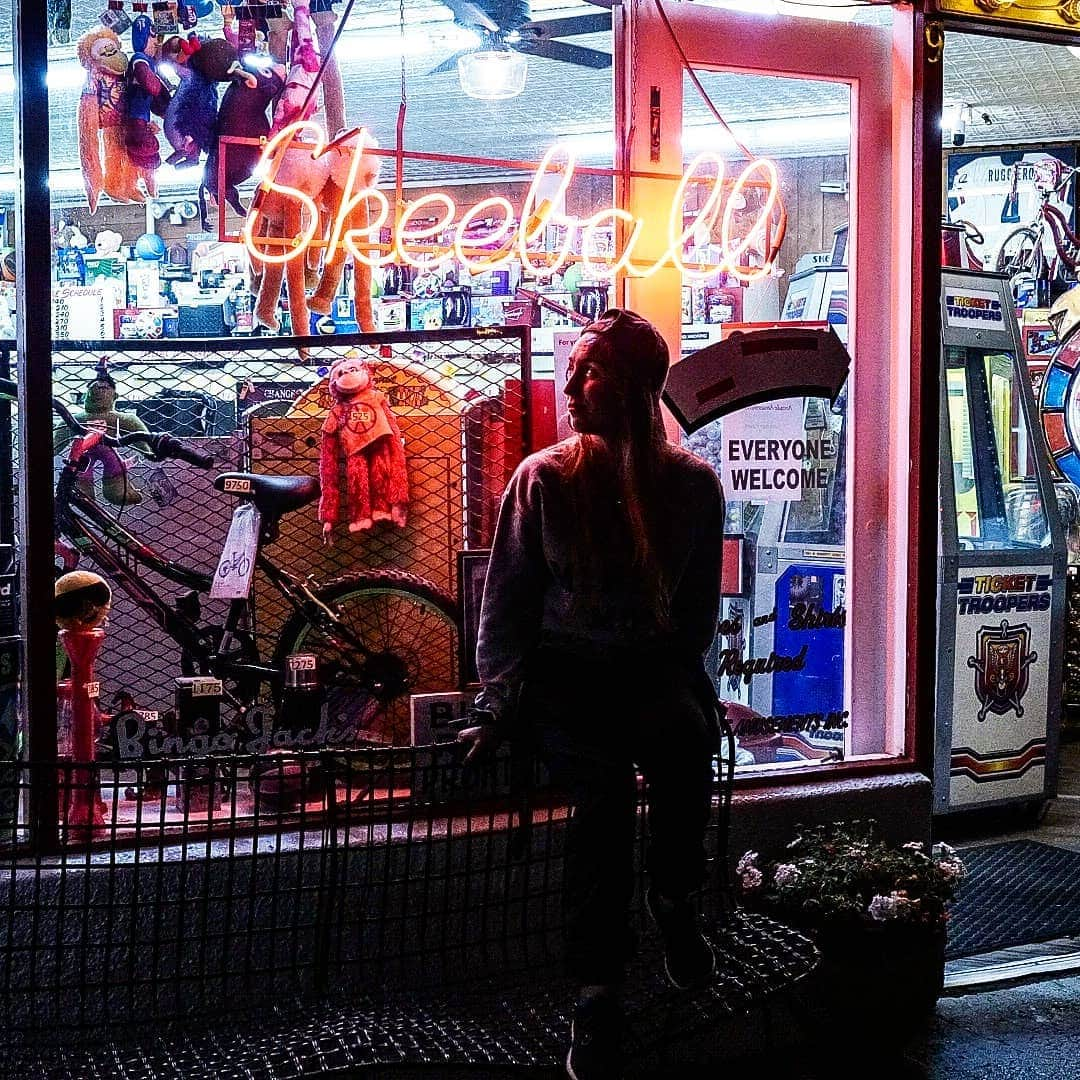 コートニー・ヒックスさんのインスタグラム写真 - (コートニー・ヒックスInstagram)「NEON」7月23日 9時11分 - courtneynhicks