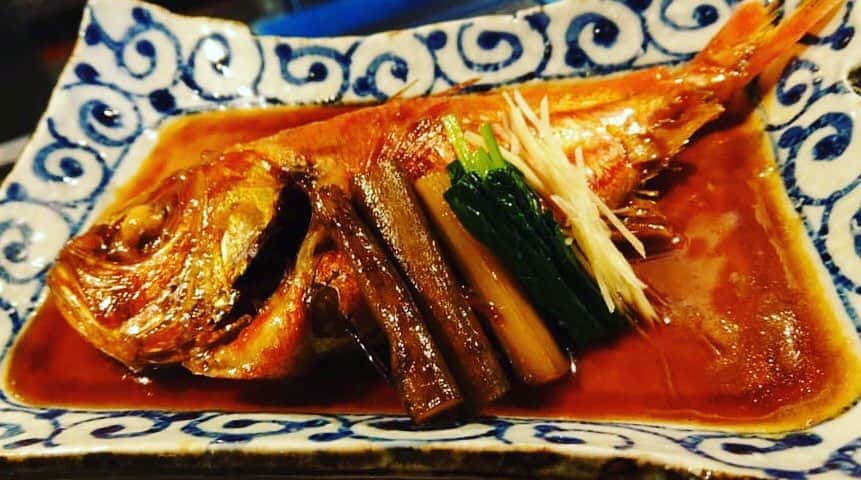 のインスタグラム：「魚金の金目鯛の煮付け 火水木曜日半額‼️ ￥1280→￥640(税抜) #金目鯛#キンメ#煮付け#魚金#UOKIN#新橋#五反田#渋谷#新宿#池袋#秋葉原#神田#浜松町#田町#目黒#恵比寿#高田馬場#吉祥寺#神楽坂#飯田橋#市ヶ谷#神保町#六本木#赤坂見附#京橋#銀座#有楽町」