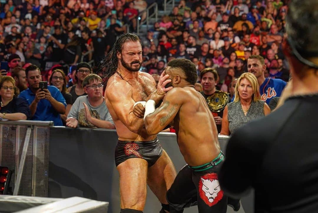 WWEさんのインスタグラム写真 - (WWEInstagram)「@cedricalexander1 put up a valiant effort against @dmcintyrewwe, but something just snapped in @dmcintyrewwe at the #RawReunion before the match even begun...」7月23日 9時42分 - wwe