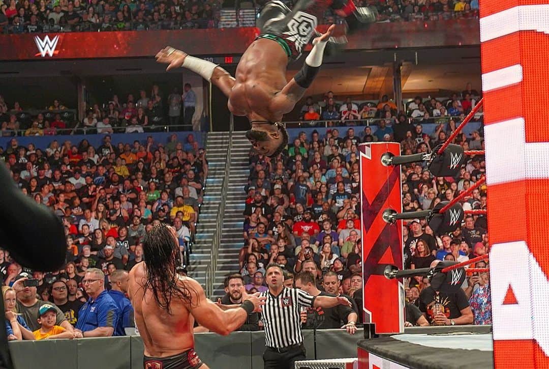 WWEさんのインスタグラム写真 - (WWEInstagram)「@cedricalexander1 put up a valiant effort against @dmcintyrewwe, but something just snapped in @dmcintyrewwe at the #RawReunion before the match even begun...」7月23日 9時42分 - wwe