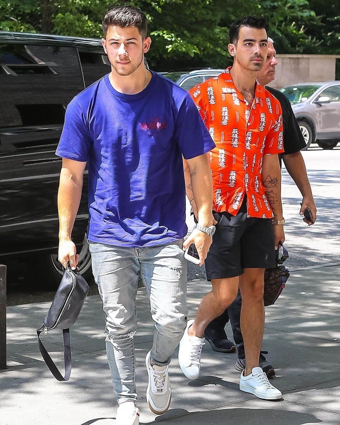 Just Jaredさんのインスタグラム写真 - (Just JaredInstagram)「@nickjonas and @joejonas were spotted going out for lunch today in the Big Apple. See more pics on JustJared.com! #NickJonas #JoeJonas #JonasBrothers Photo: Backgrid」7月23日 9時43分 - justjared