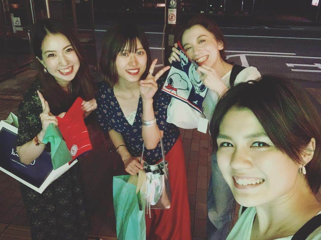 のインスタグラム：「. 昨日は夜ふらぁーっと、PARCOスタッフのじゅりちゃんが来てくれて 今から送別会って言うから私も仕事終わって参加した🙌🏽💕 じゅりちゃん、元気な赤ちゃん産んでね✨たのしみに報告まってます✨ . #Ungrid#アミュプラザ博多 #福岡パルコ」