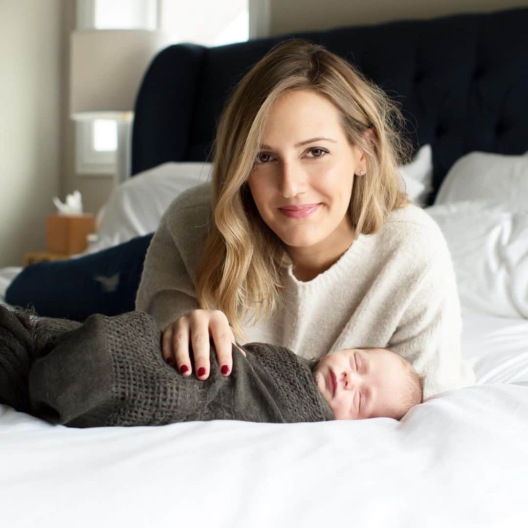 Anna Jane Wisniewskiのインスタグラム：「Gosh, in some ways this seems like yesterday and in other ways, it’s like a lifetime ago. I may be out of the newborn phase but as I have readers who are just entering that stage or attending baby showers (I’m still going to baby showers, too 👋🏻), I put together a baby essentials list from @walmart. Their baby registry process is insanely simple (I’m pretty sure when I had Harry, I barely had an online registry) and they have great products at even better prices. This list is all tried and true favorite baby products. I also may suggest that you buy all of Nancy Tillman’s books because they make you 😭 http://liketk.it/2DBiA #liketkit @liketoknow.it #ltkbaby #walmartbaby #walmartbabyregistry #sponsored 📸 @marenabeck」