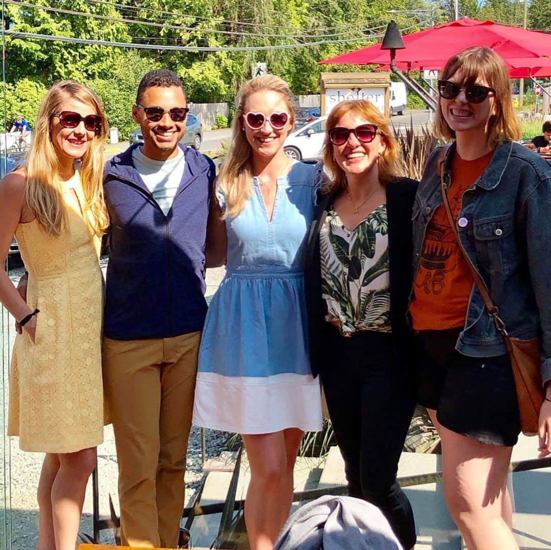 アレクシ・ギレスのインスタグラム：「An amazing weekend catching up with friends and celebrating the beautiful wedding of Ryan & Jeremy!  @coombs08 💜👰🤵❤️🥂💍😘 #hilemaneverafter #tofino #tofinobc #bc #canada #wedding #beautiful #happy #travellife #tourfriends #tourreunion #reunion #laugh #love #heart #smile #wander #bccanada #victoriaisland」
