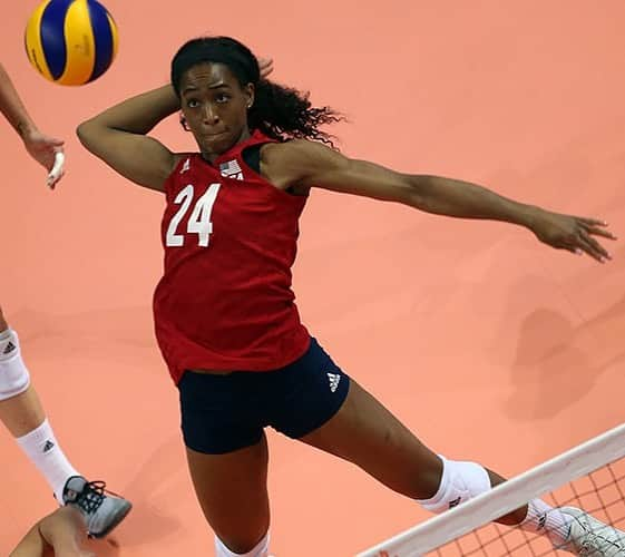 USA Volleyballさんのインスタグラム写真 - (USA VolleyballInstagram)「Chiaka Ogbogu is living a dream this summer and it will only get better as she and her @usavwnt teammates seek qualification into the 2020 Olympic Games on home soil Aug. 2-4 in Shreveport-Bossier City, Louisiana. Read about her story and @teamusa's Olympic qualification tournament on usavolleyball.org.」7月23日 15時49分 - usavolleyball