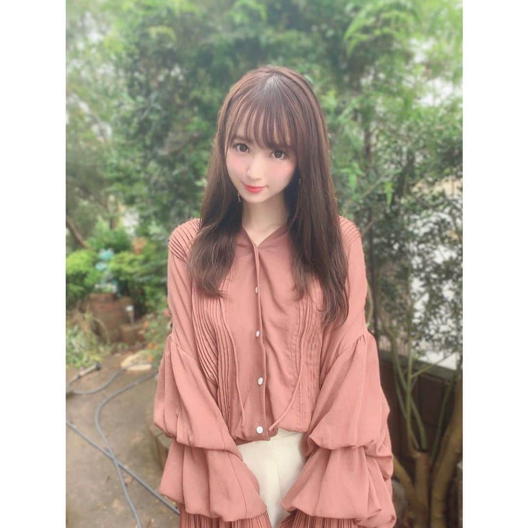 小越しほみさんのインスタグラム写真 - (小越しほみInstagram)「今日のわたし👩🏻 暑いのか寒いのかわからなくて半袖か長袖迷う...‪💭‬ ・ 西口プロレスの前にはじめての#Cynthia へ💒 月額で全美容メニュー通い放題なの✨ 今更ながら脱毛しようかと...👨🏻 ・ 今夜は19時から新宿FACEで待ってるね🐼💖 当日でも会場で私の名前言ってくれたら前入り料金で入れるよ～☺️🙌 ・ #キュンティア #BeautinessClub #美容 #instabeauty #cocodeal #cocogirls_style #ココディール #ootd #西口プロレス #新宿face #新宿」7月23日 15時51分 - shihomi1129