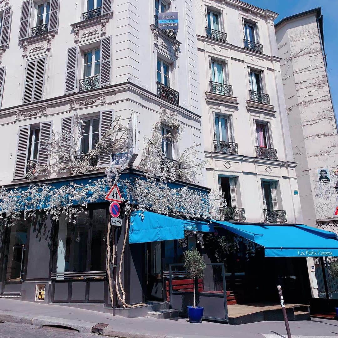 NAOMIさんのインスタグラム写真 - (NAOMIInstagram)「Abbessesの街 シネマ・アメリの街 丘の街  #parisの古い街 #下町みたいな感じかな？ #好きな街 #abbesses  @paris」7月23日 10時30分 - naominakano703