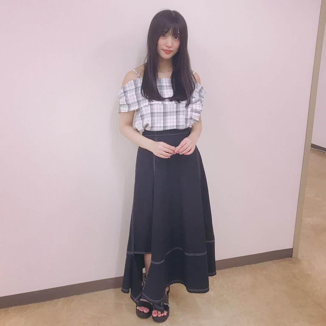 根岸愛のインスタグラム：「私服載せて欲しいという リクエストにお応え🥳 tops:EMODA bottom:MURUA shoes:MURUA #EMODA #MURUA #私服 #ねぎ私服 #ねぎしふく」