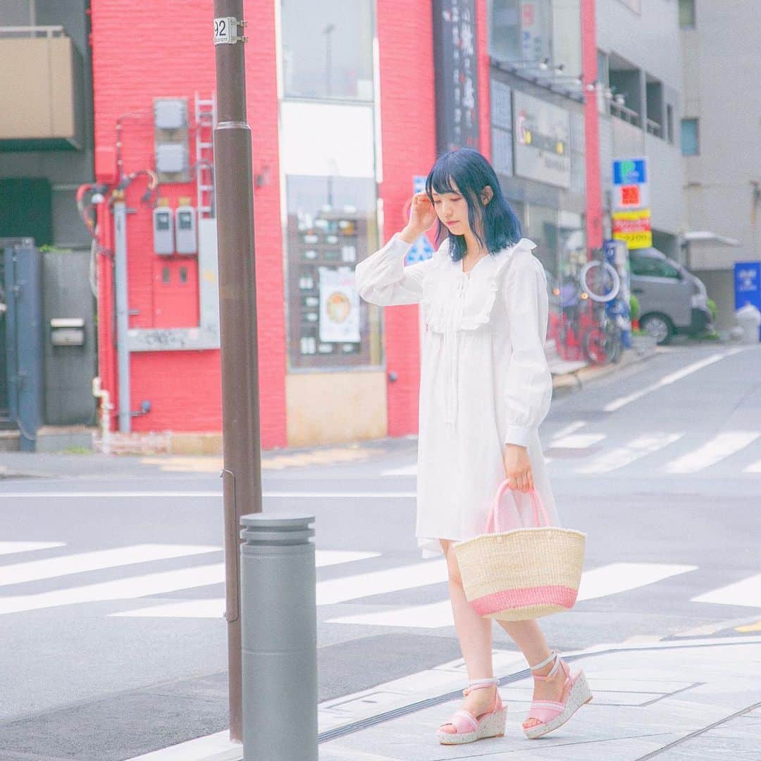 SuperGroupiesのインスタグラム：「みなさん、気づきましたか！？😋 実はぴかちゃん、さくらちゃんをイメージしたコーデをしています👀⠀⠀⠀⠀⠀⠀⠀ ⠀⠀⠀⠀⠀⠀⠀ 『カードキャプターさくら さくらカード編』より オープニングテーマ「プラチナ」の衣装の #アニメバウンド です！🌸 ⠀⠀⠀⠀⠀⠀⠀ 知世ちゃんが作ってくれた、 あのフワフワのレースがたくさんの衣装をイメージして コットンレースがあしらわれたクラシカルなワンピース👗✨ ⠀⠀⠀⠀⠀⠀⠀ かごバッグとサンダルのピンクが程よく映えてCute😌 ⠀⠀⠀⠀⠀⠀⠀ ──────────────────────﻿ 🌸Today’s Item🌸 Cardcaptor Sakura Collaboration Series ① かごバッグ / #basketbag ② サンダル / #sandals⠀⠀⠀⠀ ※掲載商品は販売終了しました。 We’re sorry but they’re sold out. ──────────────────────﻿ ⠀ ⠀⠀⠀ ⠀⠀⠀⠀⠀⠀⠀ 大人気のため既に販売終了していますが、 ラスト1点が手に入るチャンスがまだあります！  只今開催中の#アニメバウンド キャンペーン第7弾では こちらのバッグをプレゼントします🎁⠀ ⠀⠀⠀⠀⠀⠀⠀ 気になる方はこちらをCHECK 💓 ⠀⠀⠀⠀⠀⠀⠀ ⠀⠀⠀⠀⠀⠀⠀ 🔻🔻🔻 ⠀⠀⠀⠀⠀⠀⠀ ⠀⠀⠀⠀⠀⠀⠀ ⠀⠀⠀⠀⠀⠀⠀ ⠀⠀⠀⠀⠀⠀⠀ 🌈アニメバウンドキャンペーン第7弾開催🌈﻿ ⠀⠀⠀⠀⠀⠀⠀ 🤔：#アニメバウンド って何？ 💁🏻‍♀️：アニメ、ゲームキャラクターの服装を連想させるコーディネートのこと！👗👠👜 ⠀⠀⠀⠀⠀⠀⠀ ⠀⠀⠀⠀⠀⠀⠀ 🧐：#アニメバウンド ってコスプレと何が違うの？ 💁🏻‍♀️：キャラクターの衣装をそのまま再現するのではなく、あくまで「日常でのファッションスタイル」としてコーデするのがPoint！✨ ⠀⠀⠀⠀⠀⠀⠀ ⠀⠀⠀⠀⠀⠀⠀ 自分の私服でどうコーデするのか考えるのが とっても楽しいです！👀 ⠀⠀⠀⠀⠀⠀ ⠀⠀⠀⠀⠀⠀⠀ 当店では「#アニメバウンド キャンペーン第7弾」を開催中！ ⠀⠀⠀⠀⠀⠀⠀ 今は売り切れになってしまった商品を含め、 豪華なプレゼントが当たるので ぜひ参加してみてください🎁💕 ⠀⠀⠀⠀⠀⠀⠀ ＝＝＝＝＝＝＝＝＝＝＝＝＝＝＝＝＝＝＝＝＝＝＝﻿ 🎁プレゼント商品🎁﻿ ※投稿の際に必ずご希望のモデルを記載してください。⠀ ◆ヘタリア World☆Stars ①イギリスモデル [#バッグ]  ②アメリカモデル [#リュック] ⠀⠀⠀⠀⠀⠀⠀ ◆カードキャプターさくら ③ステラミルフィーユモデル [#かごバッグ] ◆アイドリッシュセブン ④二階堂大和モデル [#ショルダーバッグ]  ⑤逢坂壮五モデル [#長財布] ⠀⠀⠀⠀⠀⠀⠀ ◆名探偵コナン ⑥怪盗キッドモデル [#ショルダーバッグ] ⠀⠀⠀⠀⠀⠀⠀ ◆刀剣乱舞-ONLINE- ⑦加州清光モデル [#袱紗] ⑧三日月宗近モデル [#ショルダーバッグ] ＝＝＝＝＝＝＝＝＝＝＝＝＝＝＝＝＝＝＝＝＝＝＝﻿ ⠀⠀⠀⠀⠀⠀⠀ ﻿ ─────────────────────﻿ ↓応募方法はこちら↓﻿ ☑️SuperGroupies 公式アカウント（ @supergroupies ）をフォロー﻿ ☑️アニメバウンドを投稿﻿ （着て撮っても、置いて撮ってもOK！）﻿ ※キャラクターは問いません。プレゼント商品のタイトル以外でも構いません。﻿ ☑️キャプションに「#アニメバウンド / 希望のモデル」を記載﻿ ─────────────────────﻿ ﻿ ※期間中、何回でも投稿してOKです💜﻿ ﻿ ﻿ 応募期間は7月31日（水）まで！﻿ たくさんのご応募お待ちしております👏﻿ ﻿  #アニメバウンド の例が気になる方は、 過去の「#アニメバウンド キャンペーン第7弾」バナーの投稿をぜひチェック✅してみてください！  ハッシュタグ #アニメバウンド で検索🔎すると 過去参加してくださった方々の例も見れるので そちらもぜひ参考にしてみてください🤭💡 ⠀⠀⠀⠀⠀⠀⠀ ⠀⠀⠀⠀⠀⠀⠀ #supergroupies #anime #japaneseanime #スーパーグルーピーズ #アニメ #アニメコラボ #コラボグッズ #ファッションにアニメを #アニメグッス #ccsakura #カードキャプターさくら #木之本桜 #cardcaptorsakura #sakurakinomoto #clamp #魔法少女 #magicalgirl #ゆめかわいい #夏コーデ #ワンピースコーデ」