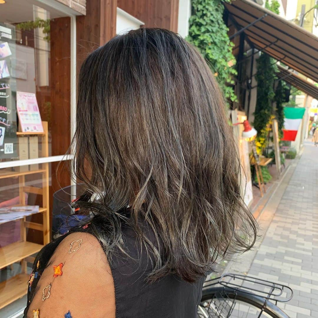 【北堀江・美容室 peaks hair】さんのインスタグラム写真 - (【北堀江・美容室 peaks hair】Instagram)「ㅤㅤㅤㅤㅤㅤㅤㅤㅤㅤㅤㅤㅤ アッシュスタイル💙 ㅤㅤㅤㅤㅤㅤㅤㅤㅤㅤㅤㅤㅤ 涼しい色味の夏らしいスタイルですね。 ㅤㅤㅤㅤㅤㅤㅤㅤㅤㅤㅤㅤㅤ stylist オクノ ㅤㅤㅤㅤㅤㅤㅤㅤㅤㅤㅤㅤㅤ #peakshair #ピークスヘアー#堀江#北堀江#美容室##Instahair#hairstyle#Instafashion#イルミナカラー#小顔#美意識#おしゃれな人と繋がりたい#おしゃれ#お洒落#ヘアアレンジ#ヘアスタイル」7月23日 10時52分 - peakshair