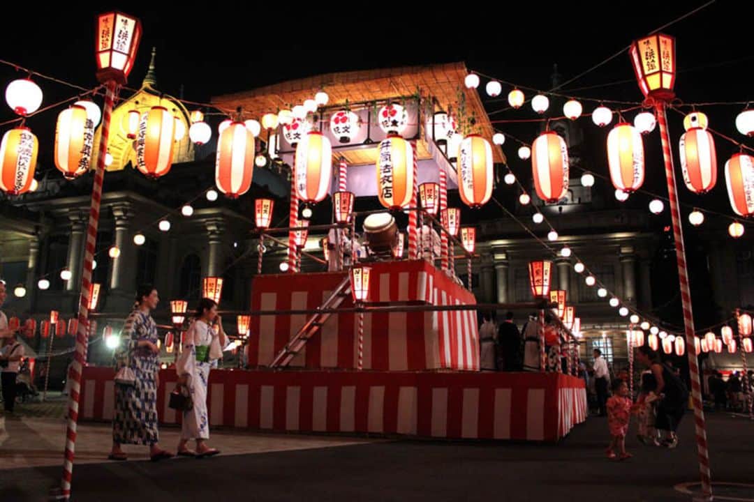 Loveinn Japanさんのインスタグラム写真 - (Loveinn JapanInstagram)「夏天來了， 最不能錯過的是他們的花火大會（Hanabi Taikai）。全國各地一年一次都會分別在全國各省縣市舉行的花火大會，不但吸引當地人，連外國觀光客也會踴躍飛過來日本參加呢。當然除了花火大會，還有傳統夏季祭典，「盆踴」的舞蹈，每個活動都可以給你不同的體驗。 http://loveinnjapan.pixnet.net/blog/post/299553900 #日本旅行 #日本之旅  #日本必看景點 #日本人氣景點 #日本打卡景點 #日本好康分享 #日本好康不私藏 #loveinnjapan #loveinnjapanguide #japanforcouple #coupletojapan」7月23日 10時54分 - loveinnjapan