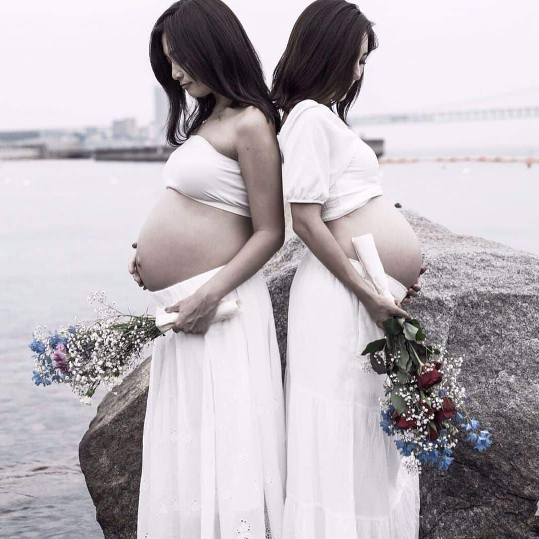 Ayaさんのインスタグラム写真 - (AyaInstagram)「. matanityphoto 🤰❤️ . . 予定日３日違いの りんちゃんと😘 一緒に撮影出来て 嬉しかったぁ〜💓 . . @shiba_photo さん 素敵に撮って下さり ありがとうございました🥰 #matanityphoto#matanity  #マタニティフォト#妊娠中 #臨月#正産期#妊娠後期#37週 #女の子ママ#男の子ママ #mamagirl」7月23日 11時03分 - aya__fit